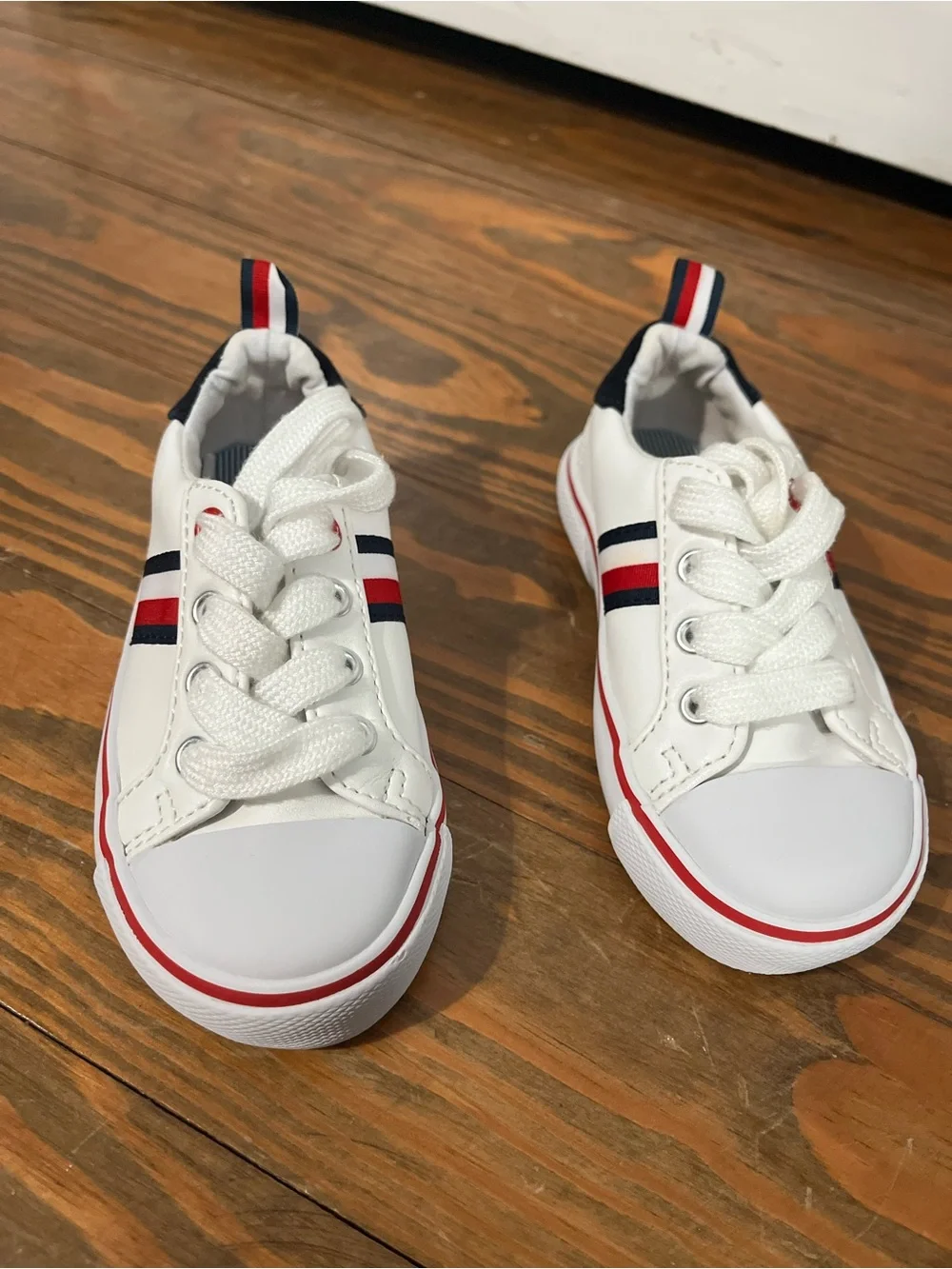 Kids vintage Tommy Hilfiger White Sneakers with Red & Navy Stripe Accent size 6
